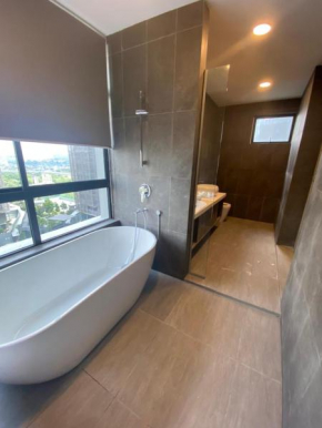 Astoria 4r3b 5minsklcc bathtub waterfilter newcondo bigbalcony